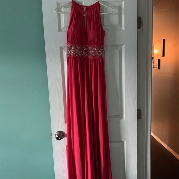 R&M Richards (David’s Bridal) Formal Dress - Picture 2 of 8